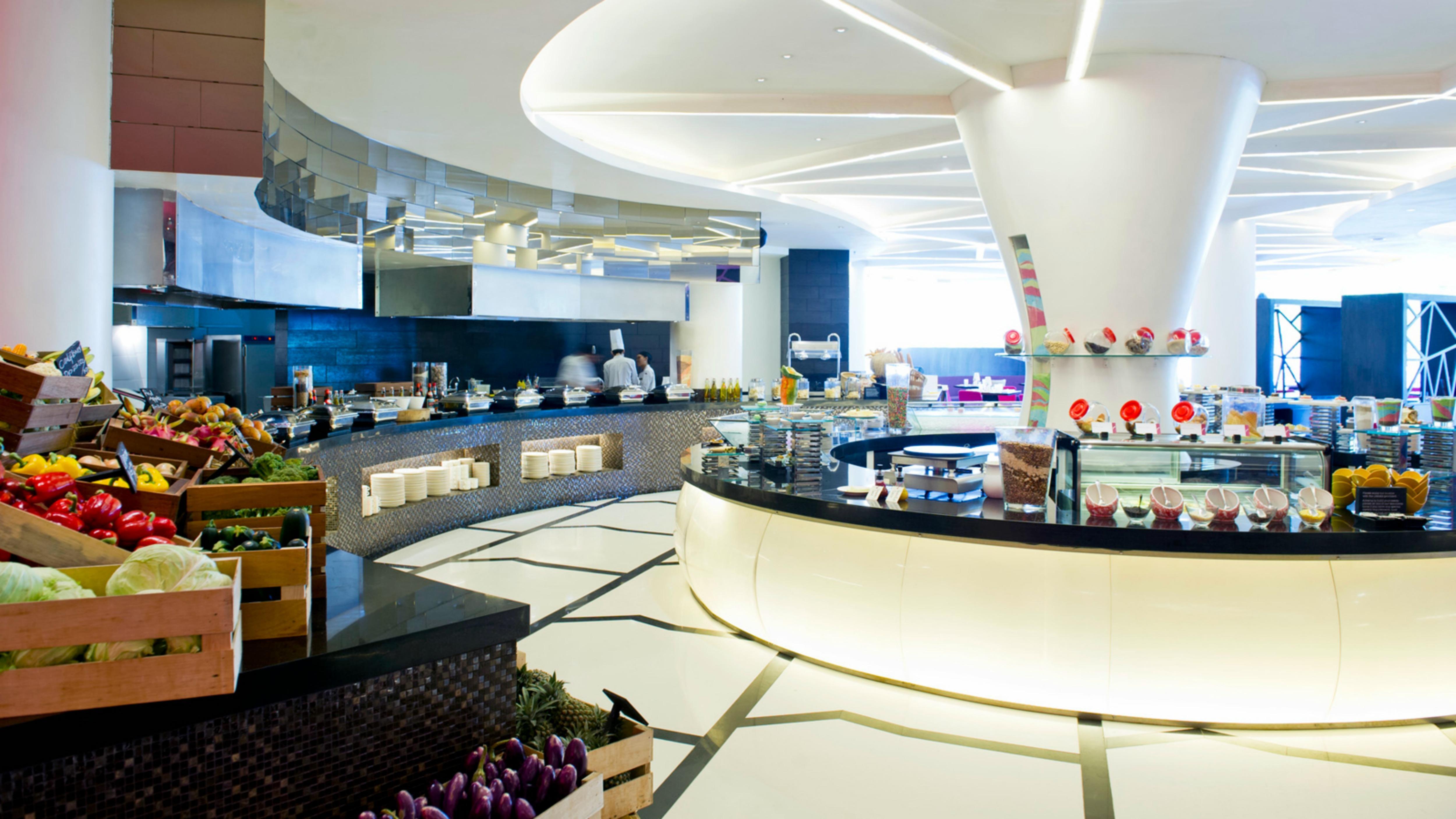 Sheraton Bali Kuta Resort Exterior foto The buffet at the hotel