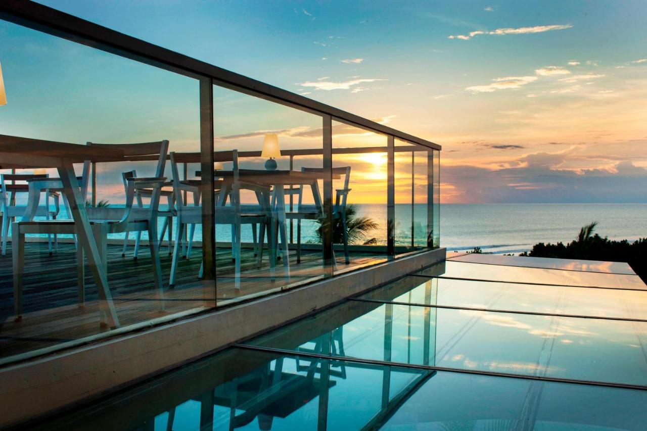 Sheraton Bali Kuta Resort Exterior foto Sunset at the Sky Bar