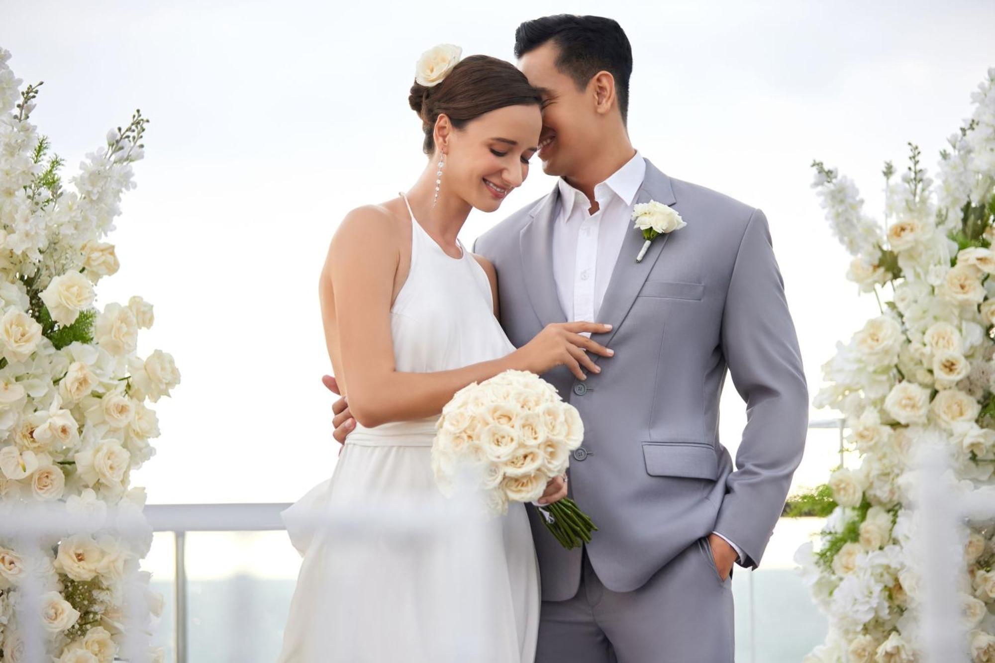 Sheraton Bali Kuta Resort Exterior foto Wedding couple