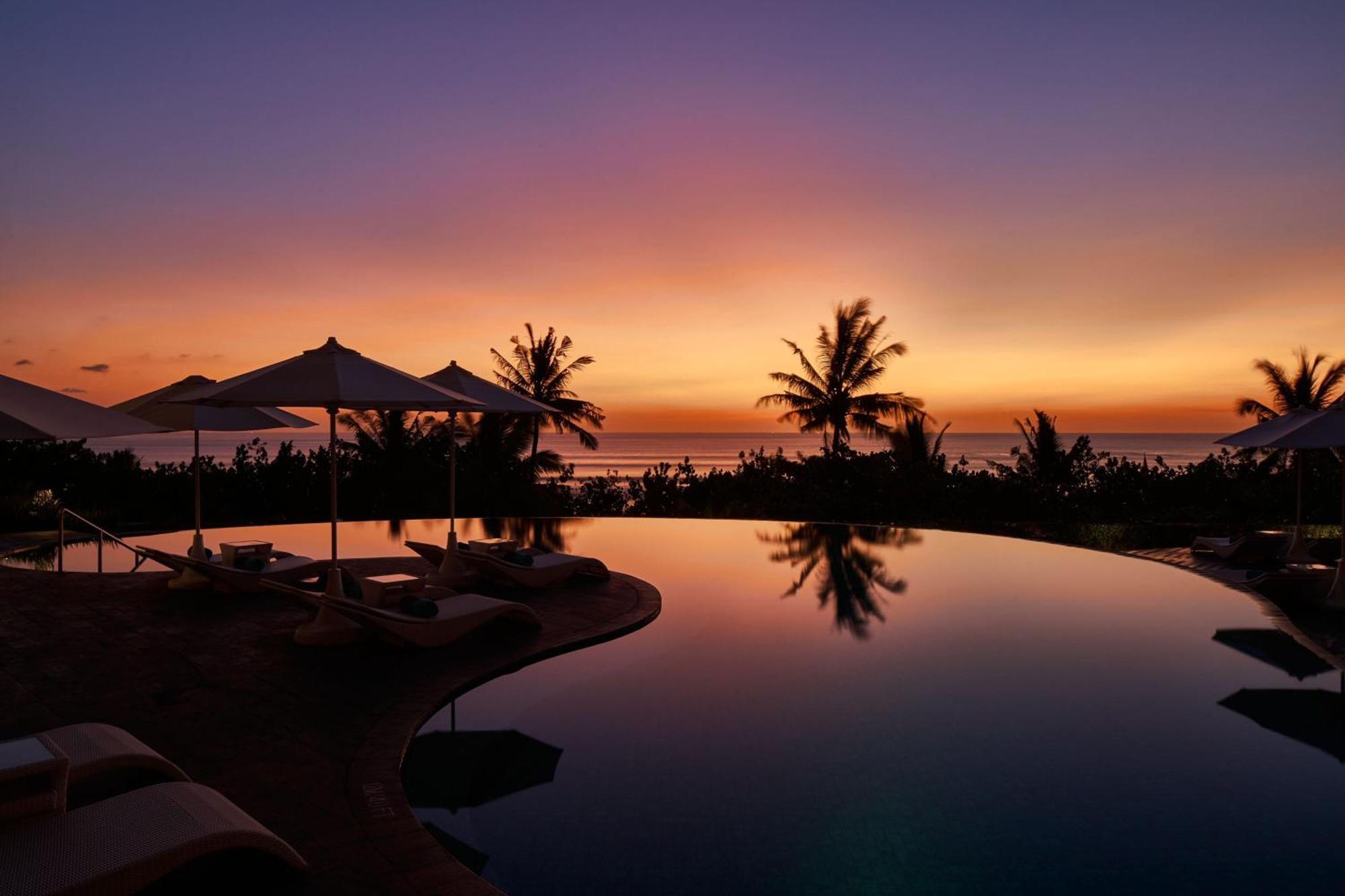 Sheraton Bali Kuta Resort Exterior foto Sunset at the Four Seasons Resort