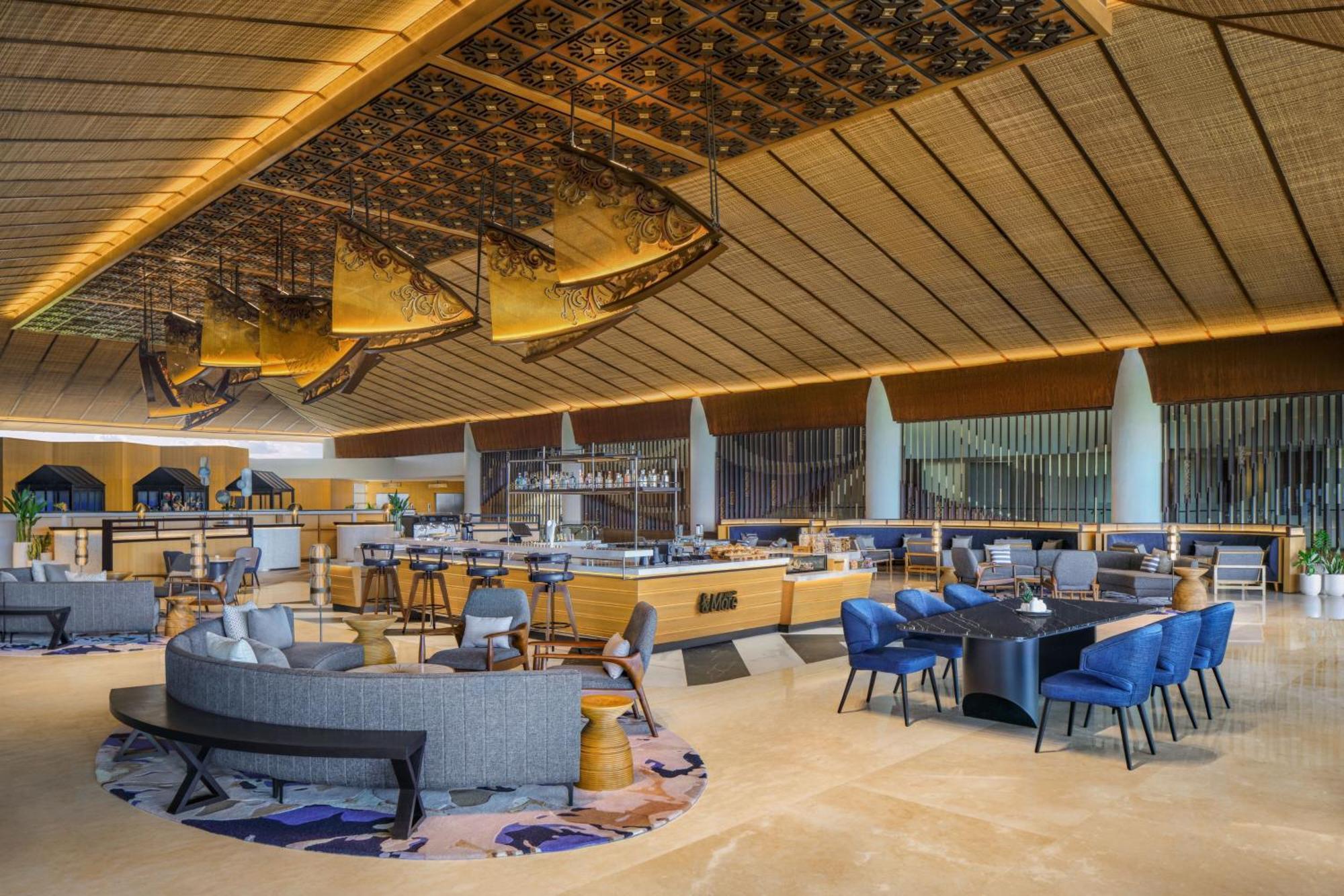 Sheraton Bali Kuta Resort Exterior foto The Lounge at the airport