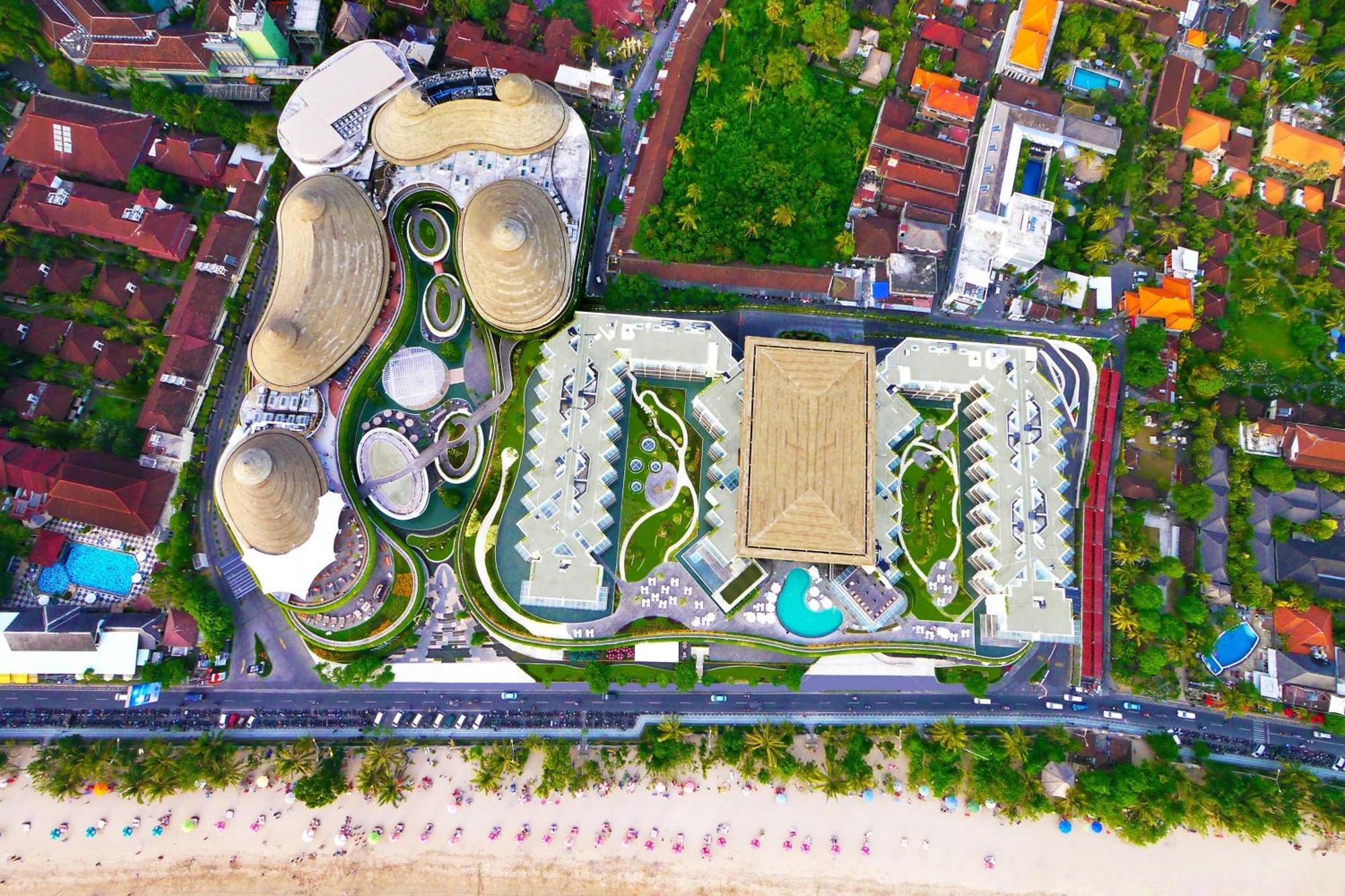 Sheraton Bali Kuta Resort Exterior foto Aerial view of the resort